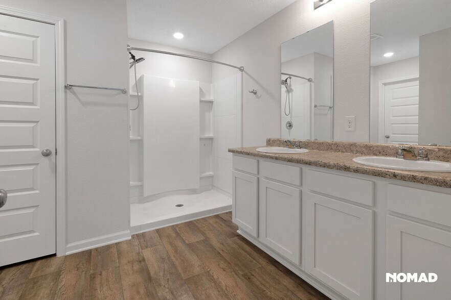 Building Photo - 10613 Queens Gate Cir