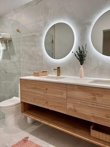 Building Photo - 6205 SE Circle St