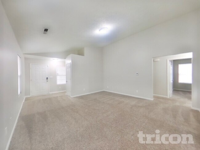 Building Photo - 2437 Middle View Dr