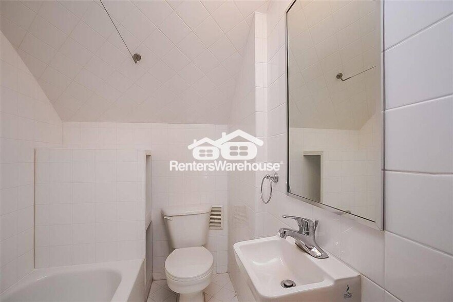 Building Photo - 3818 Hazard St