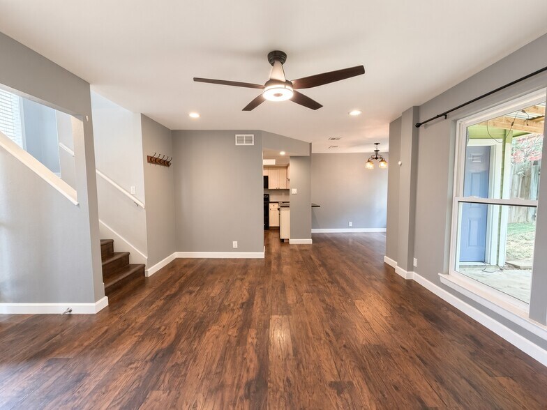 Building Photo - 8107 Hood Cir