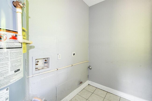 Building Photo - 1623 Camille St