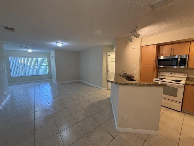 Building Photo - 3390 Pinewalk Dr N
