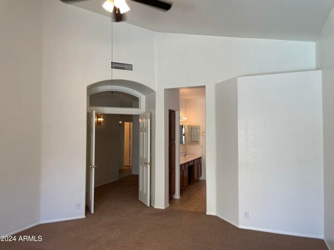 Building Photo - 5922 W Sack Dr