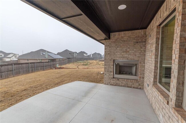 Building Photo - Newer Home + Moore Schools + 3 Bedrooms + Storm Shelter + Broadmoore Heights
