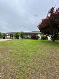 Building Photo - 6 Georgian Dr