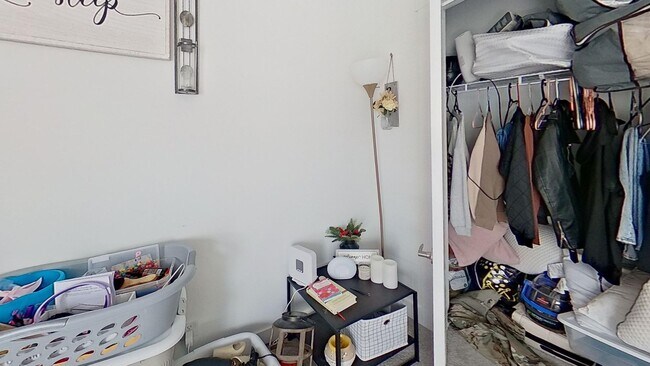 Building Photo - Beautiful 3/2.5 Verandas Townhouse