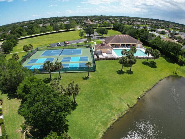 Building Photo - 515 South Valencia Cir SW