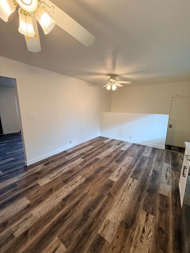 Building Photo - 633 S 1500 E