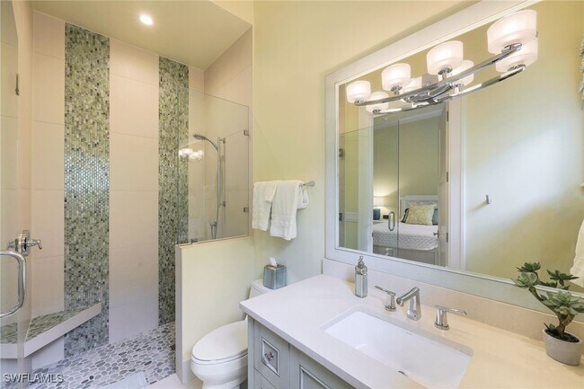 Building Photo - 425 Harbour Dr