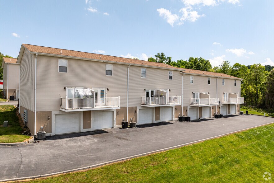 Building Photo - Crockett's Landing