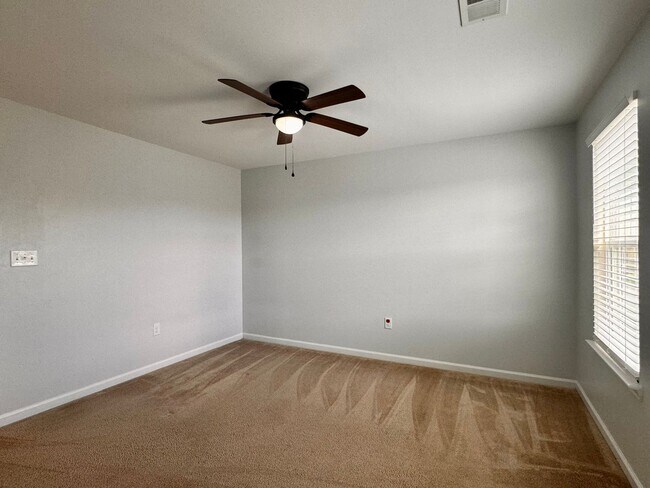 Building Photo - 145 Holly Hill Dr
