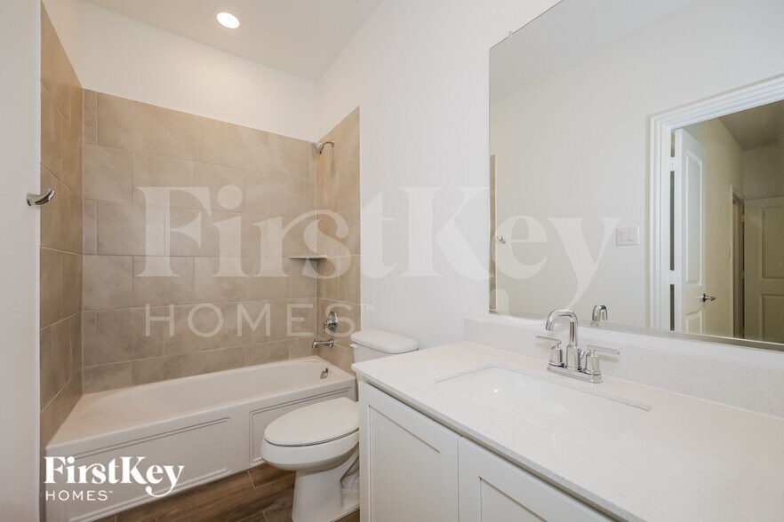 Building Photo - 2529 Olvera Ct