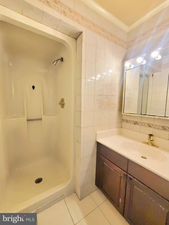 Building Photo - 742 S Granada St