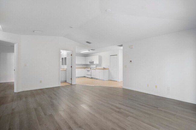 Building Photo - 4646-4646 15th St SW