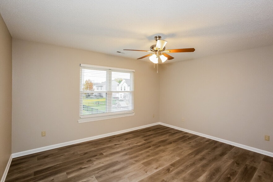 Building Photo - 279 Brookview Dr