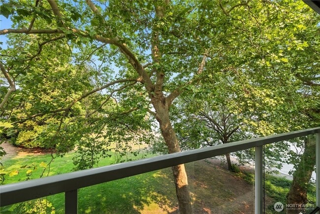 Building Photo - 1810 43rd Ave E