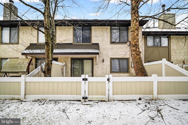 Building Photo - 70 Hampshire Dr