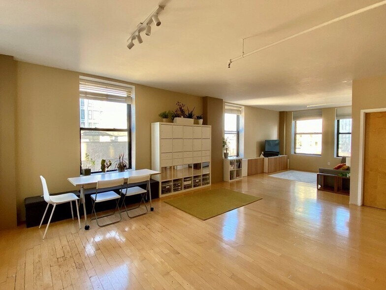 Building Photo - 453 Washington St