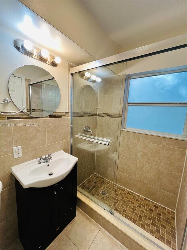 Building Photo - 501 Carolina Ave