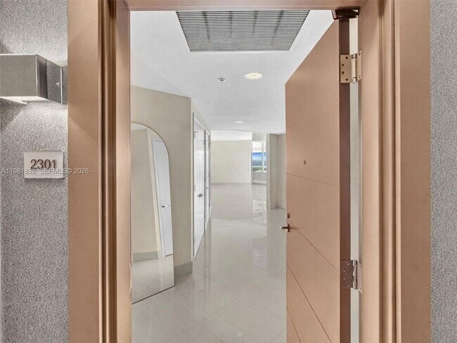 Building Photo - 17301 Biscayne Blvd