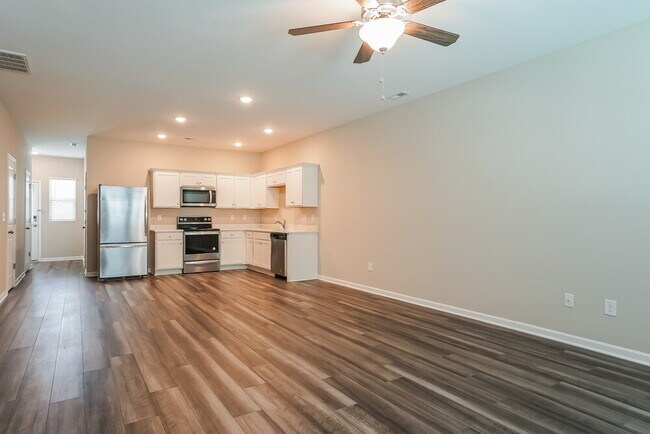 Building Photo - 547 Landing View Dr