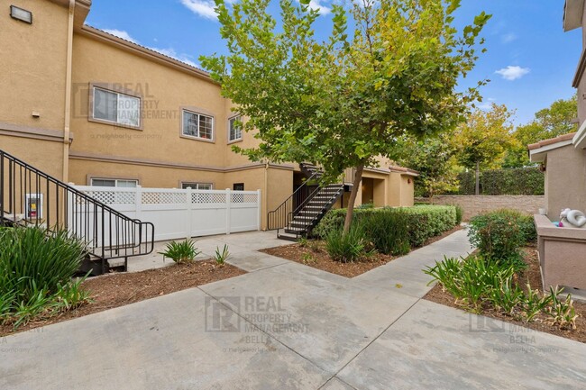 Building Photo - Charming 3-Bedroom Condo in The Reserves a...