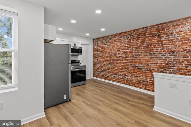 Building Photo - 5222 Kershaw St