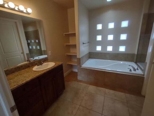 Building Photo - Desirable Black Rock Condo - Quite/Peaceful