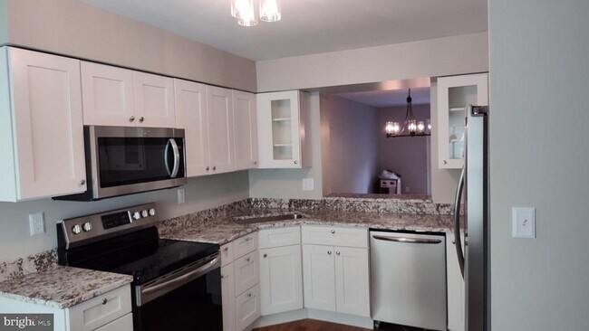 Building Photo - 442 Darby Ln