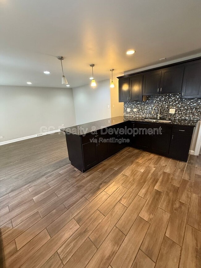 Building Photo - 9110 S Essex Ave