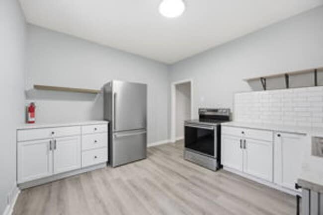 Building Photo - Well-maintained 3-bedroom, 1-bath home in Carnegie! Available Now!!