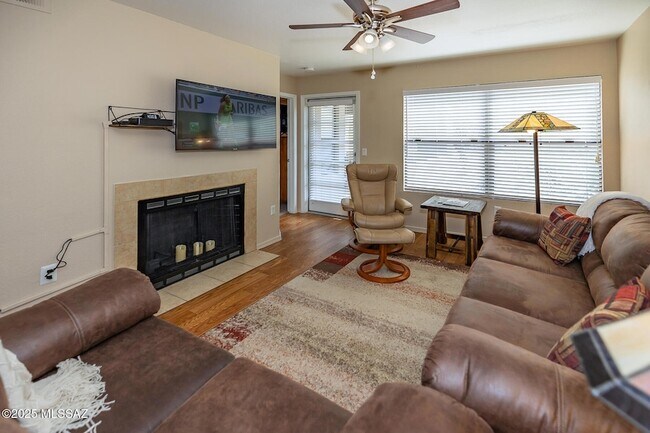 Building Photo - 5855 N Kolb Rd