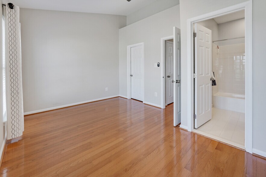 Building Photo - 42657 Homefront Ter