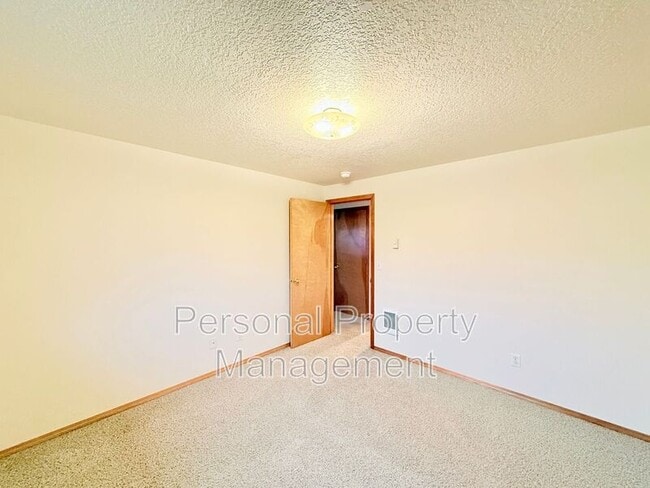 Building Photo - 3360 L St