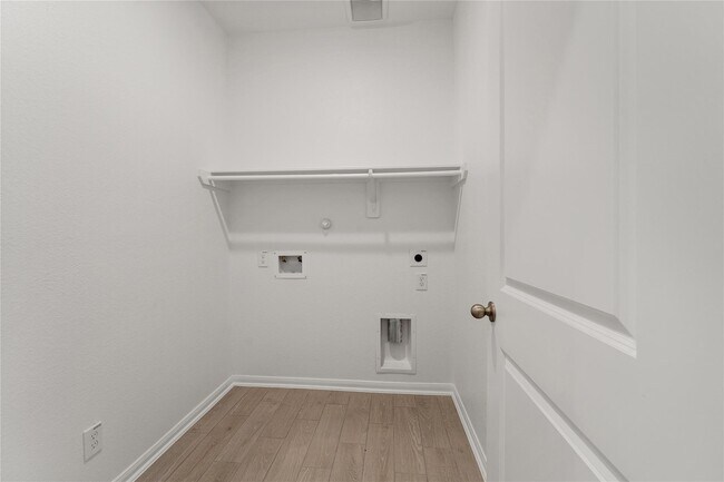 Building Photo - 570 Long Beach Bay Dr