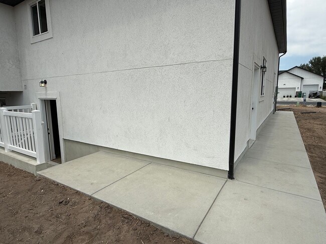 Building Photo - 5491 W 4550 S