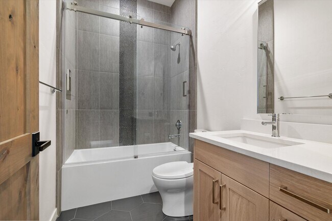 Building Photo - Tetherow Luxury 4 Bedroom Home