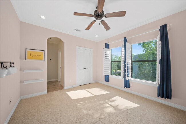 Building Photo - 4321 Jim West St