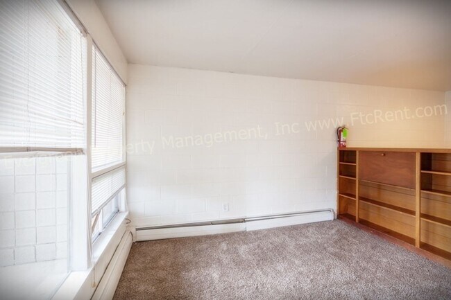 Building Photo - 701 Parker St