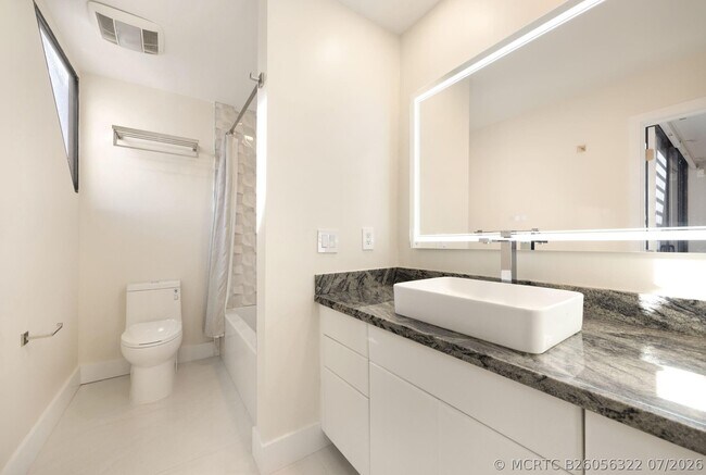 Building Photo - 424 Hendricks Isle
