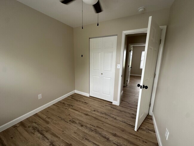 Building Photo - gregg st 2 bedroom