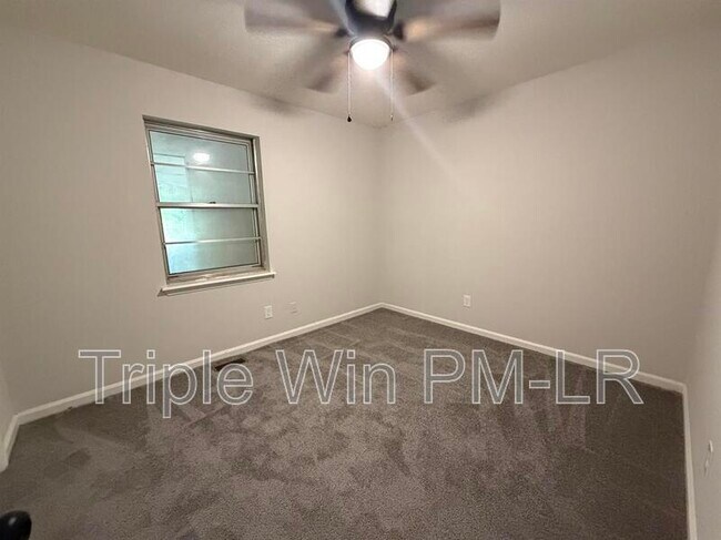 Building Photo - 33 Single Oaks Dr