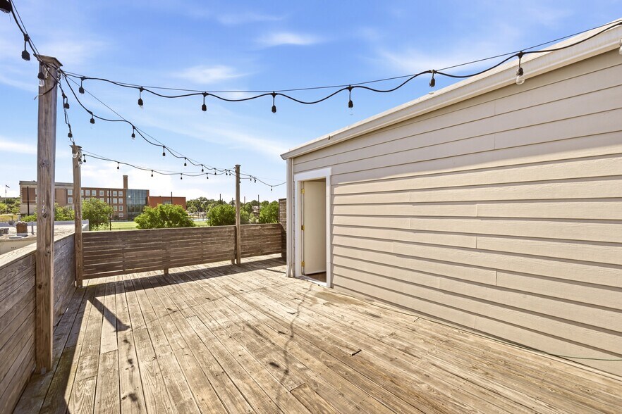 Building Photo - 218 20th St NE