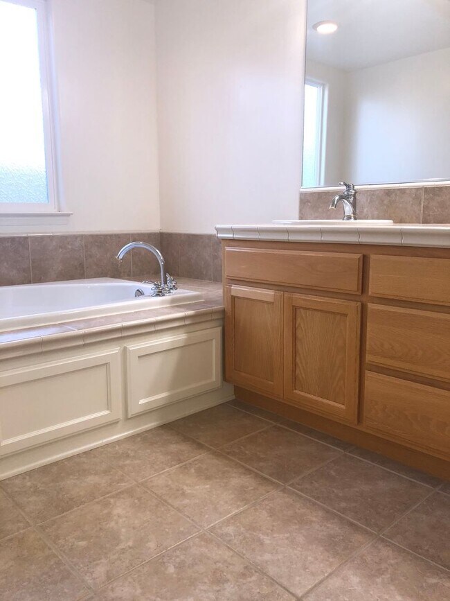 Building Photo - 512 San Diego St