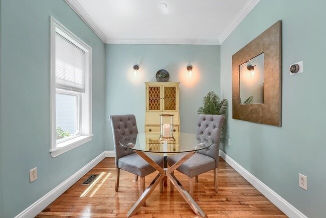 Building Photo - 7 Leeds St