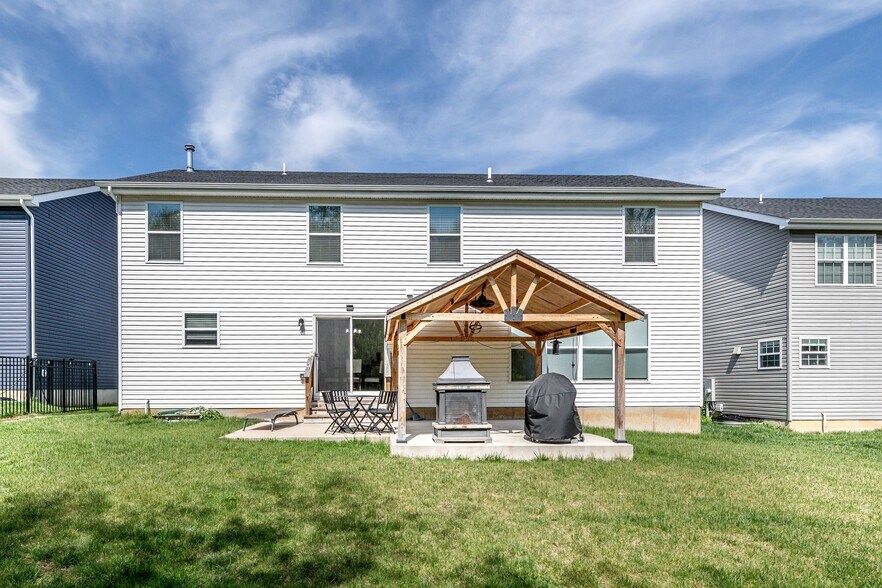 Building Photo - 732 Fox Creek Dr