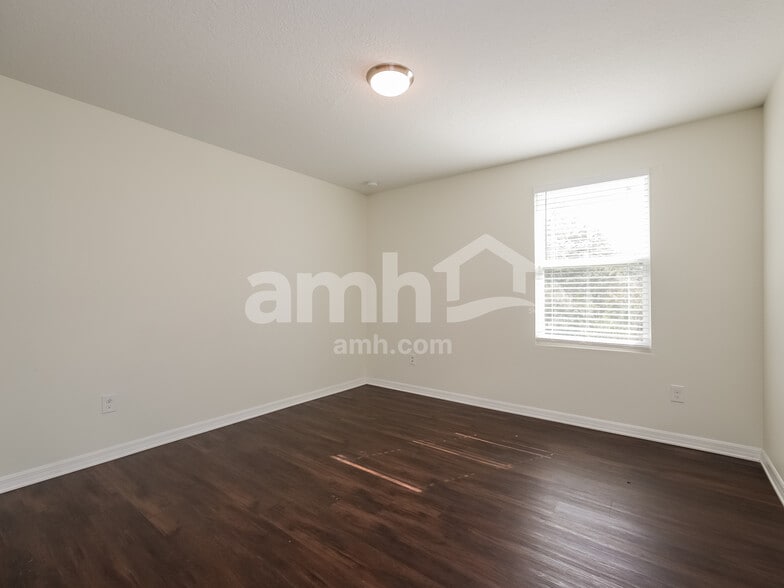 Building Photo - 35900 Jenny Lynne Cir