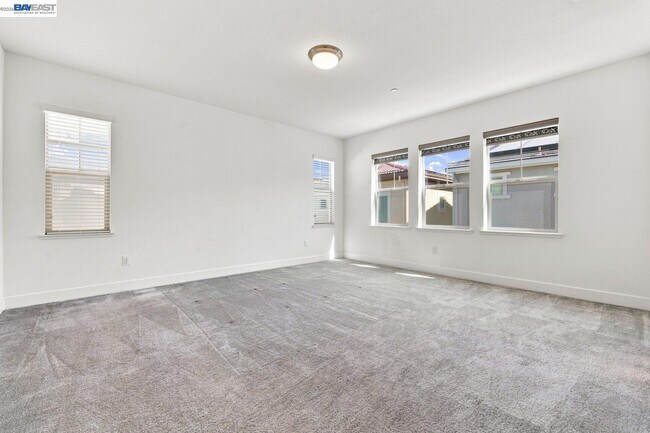 Building Photo - 33 Roccolino Ln