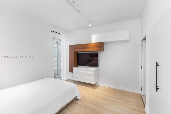 Building Photo - 1700 Meridian Ave